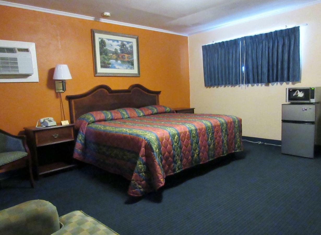 Encino Motel Плезантон Екстер'єр фото
